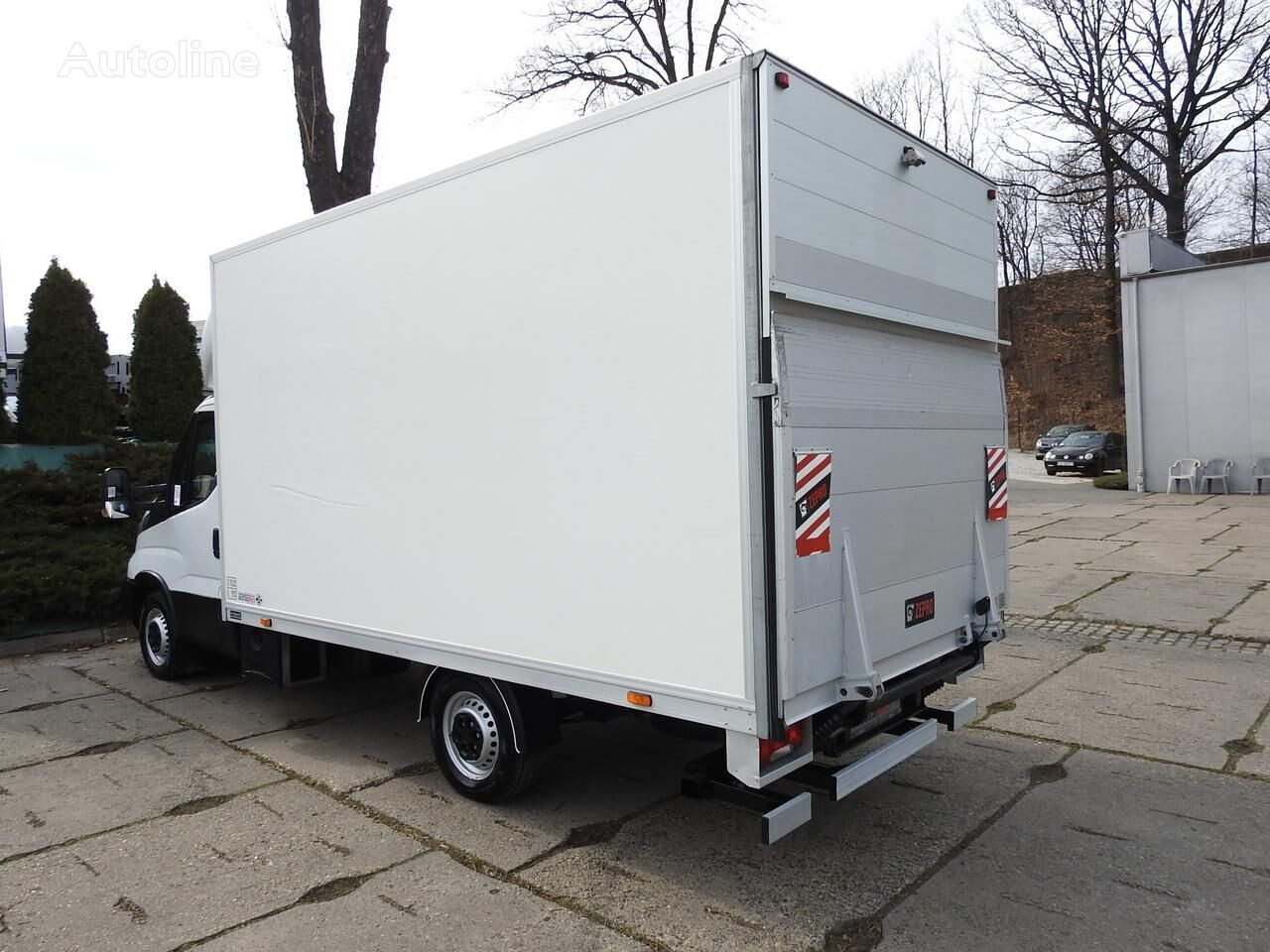 Furgone box IVECO Daily 35S14 Koffer + tail lift