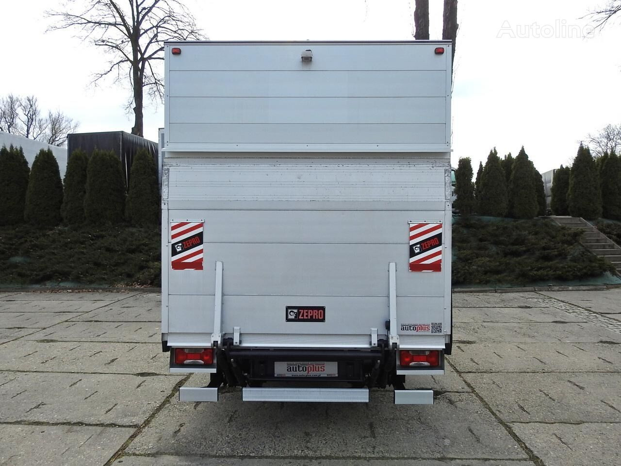 Furgone box IVECO Daily 35S14 Koffer + tail lift