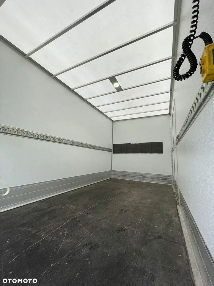 Furgone box Iveco Daily 35S18H Container mit 8 Paletten und einem 750-kg-Aufzug