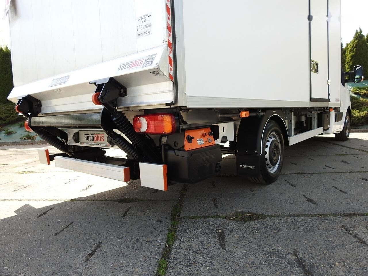 Leasing di Renault Koffer + tail lift Renault Koffer + tail lift: foto 12