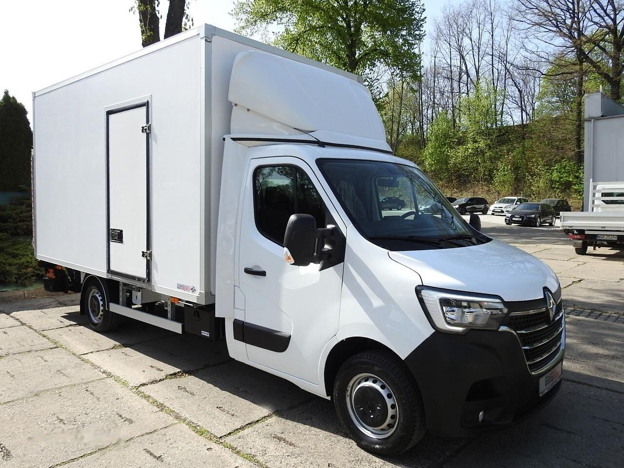 Leasing di Renault Koffer + tail lift Renault Koffer + tail lift: foto 1