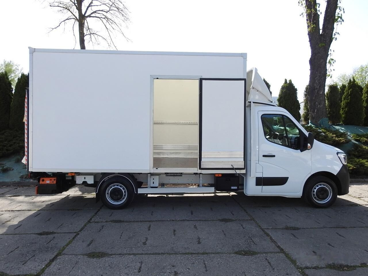Leasing di Renault Koffer + tail lift Renault Koffer + tail lift: foto 5