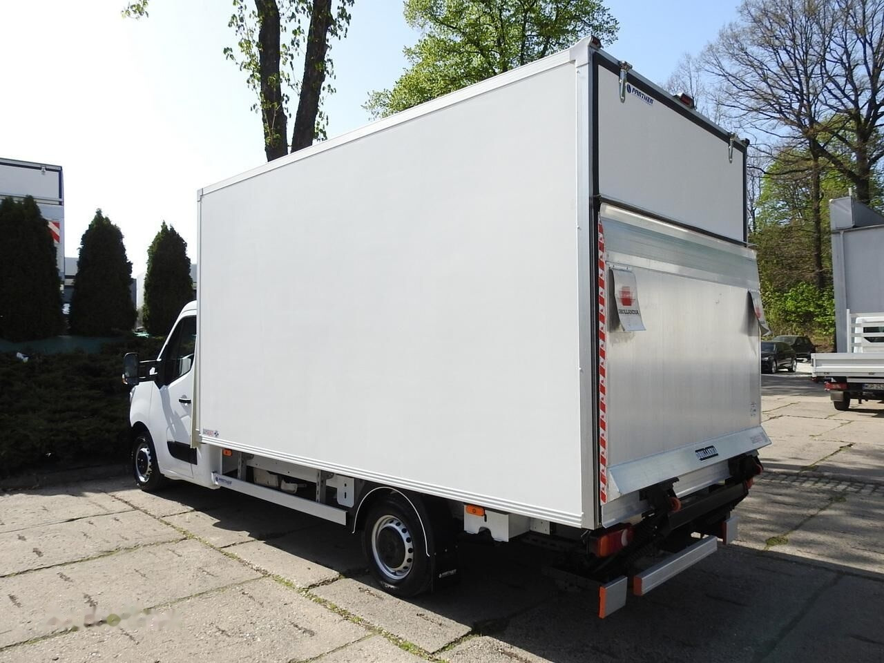Leasing di Renault Koffer + tail lift Renault Koffer + tail lift: foto 6