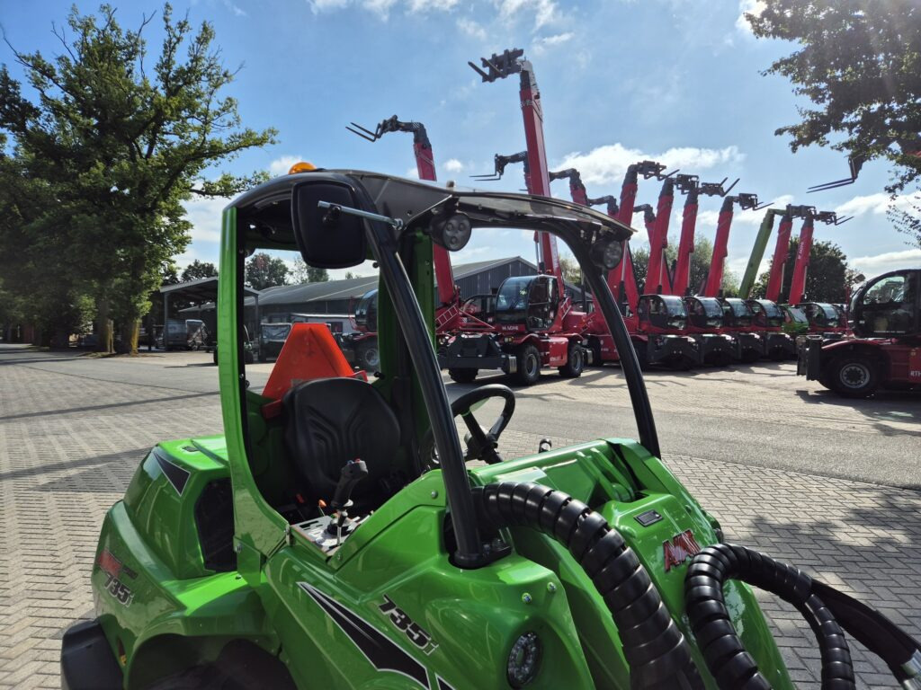 Pala articolata AVANT 735I