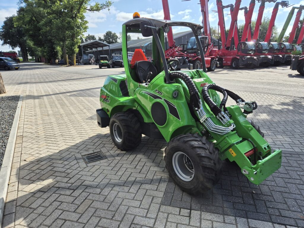 Pala articolata AVANT 735I