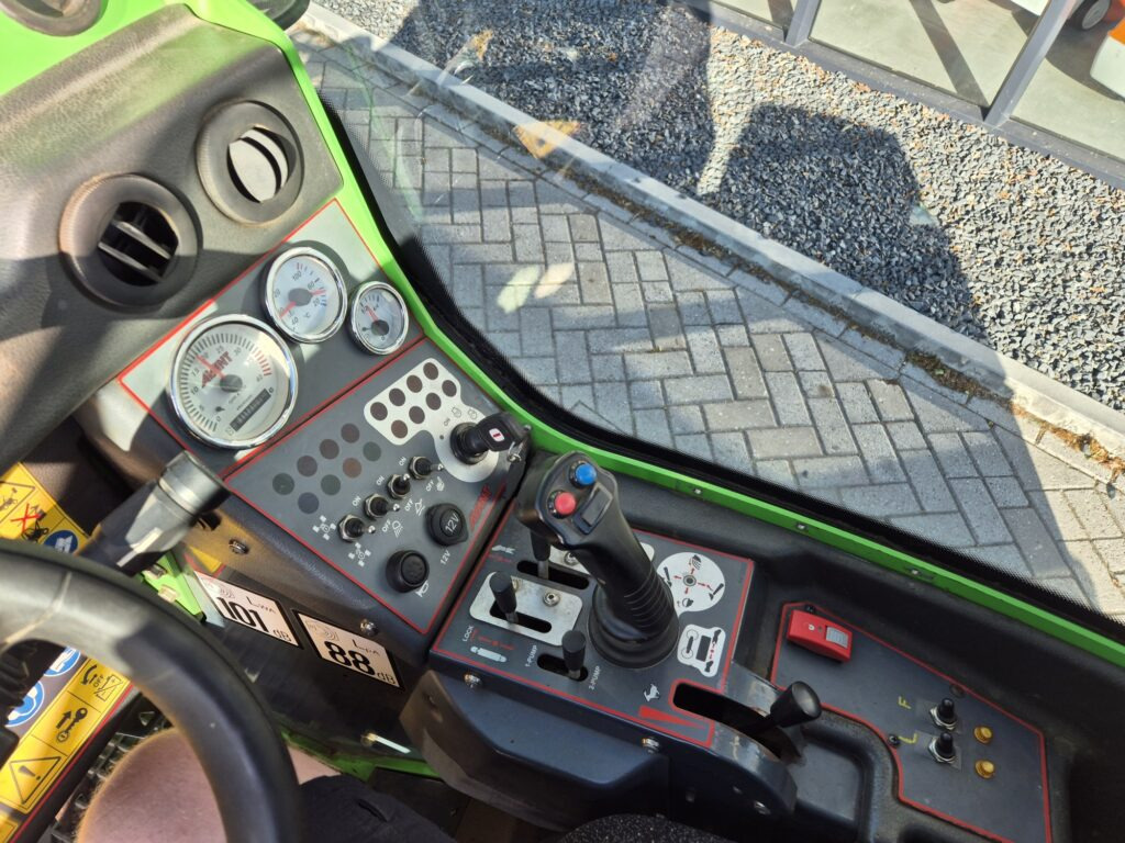 Pala articolata AVANT 745 optidrive