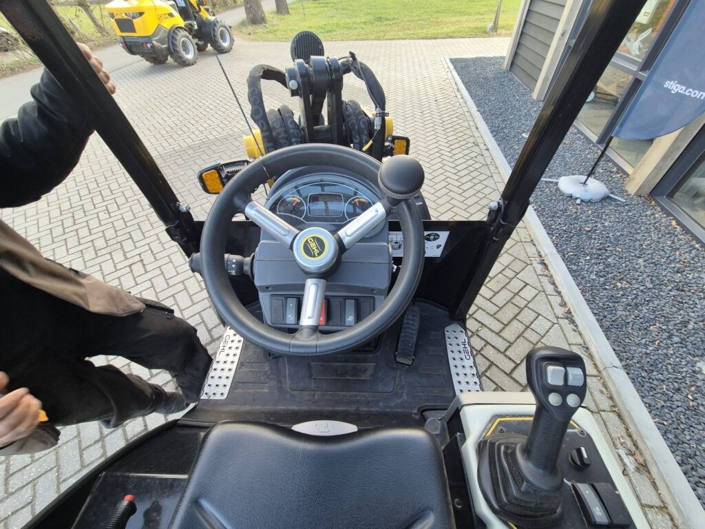 Pala articolata GEHL AL330 loader