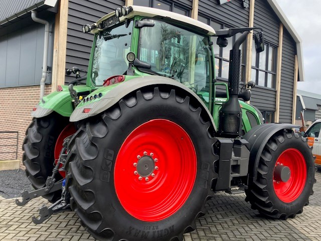 Trattore FENDT 724 profi plus