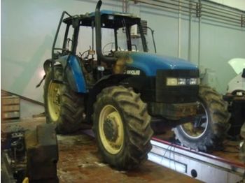 NEW HOLLAND 8560 - Trattore