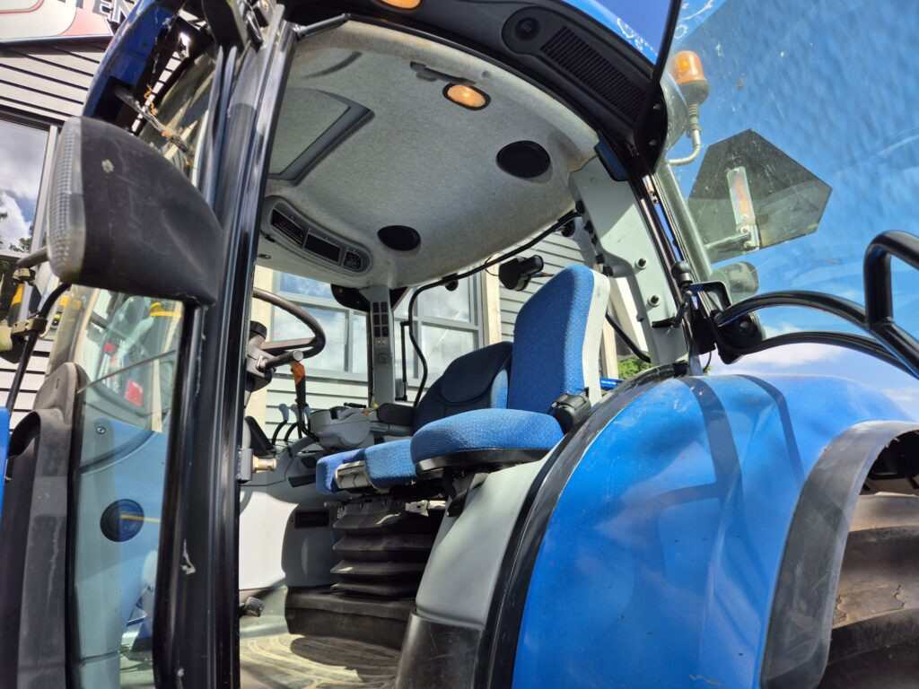 Trattore NEW HOLLAND T6080