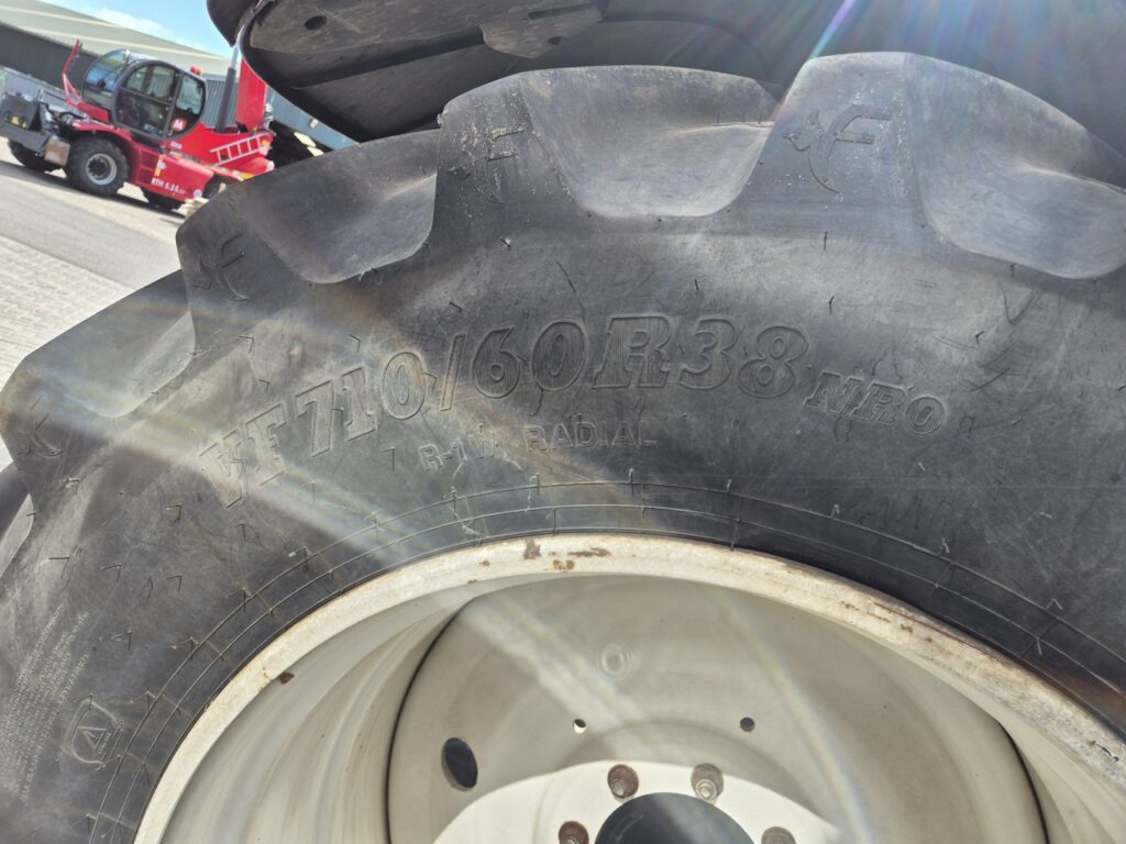 Trattore NEW HOLLAND T6080