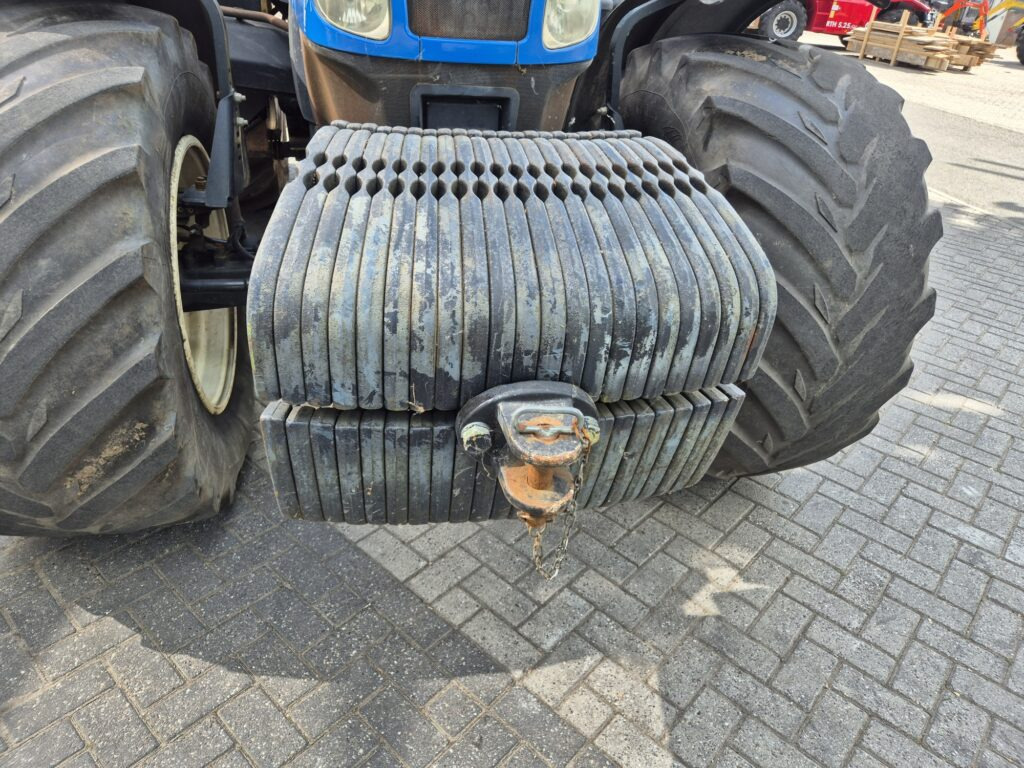 Trattore NEW HOLLAND T6080