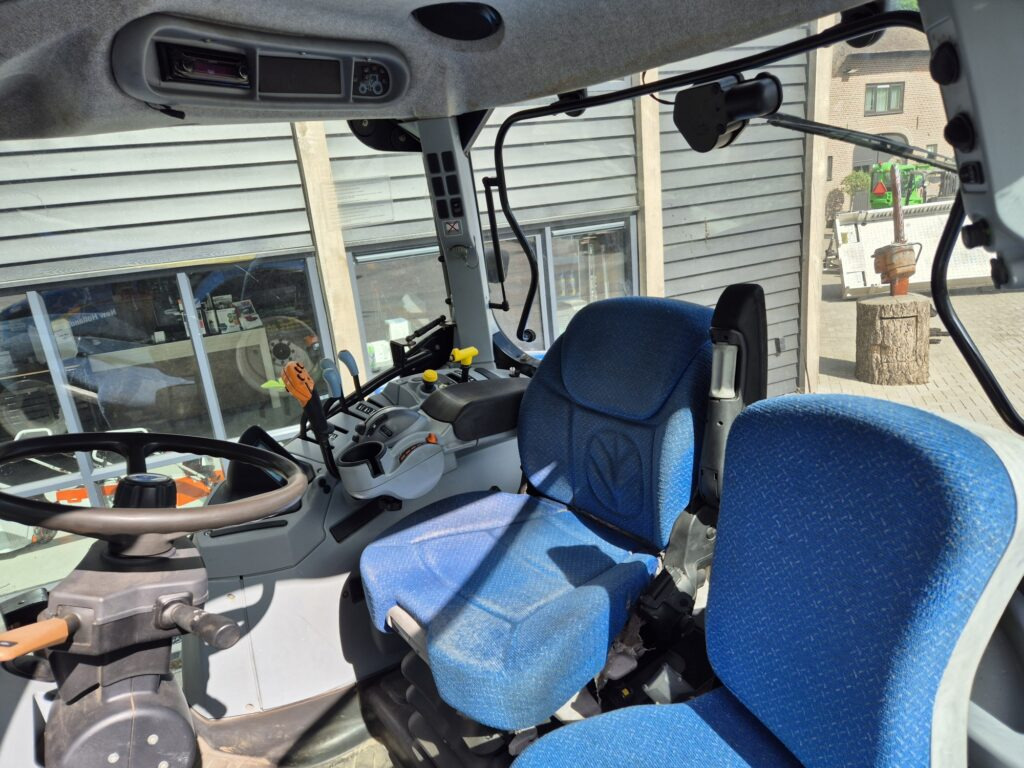 Trattore NEW HOLLAND T6080