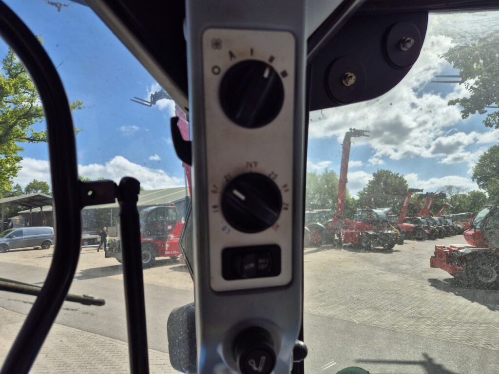 Trattore NEW HOLLAND T6080