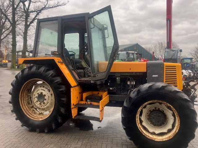 Trattore RENAULT 145.14