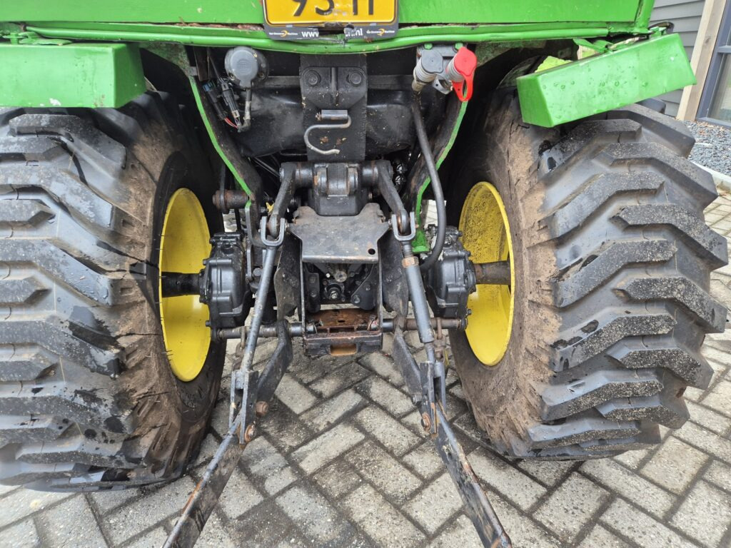 Trattore piccolo JOHN DEERE 2520