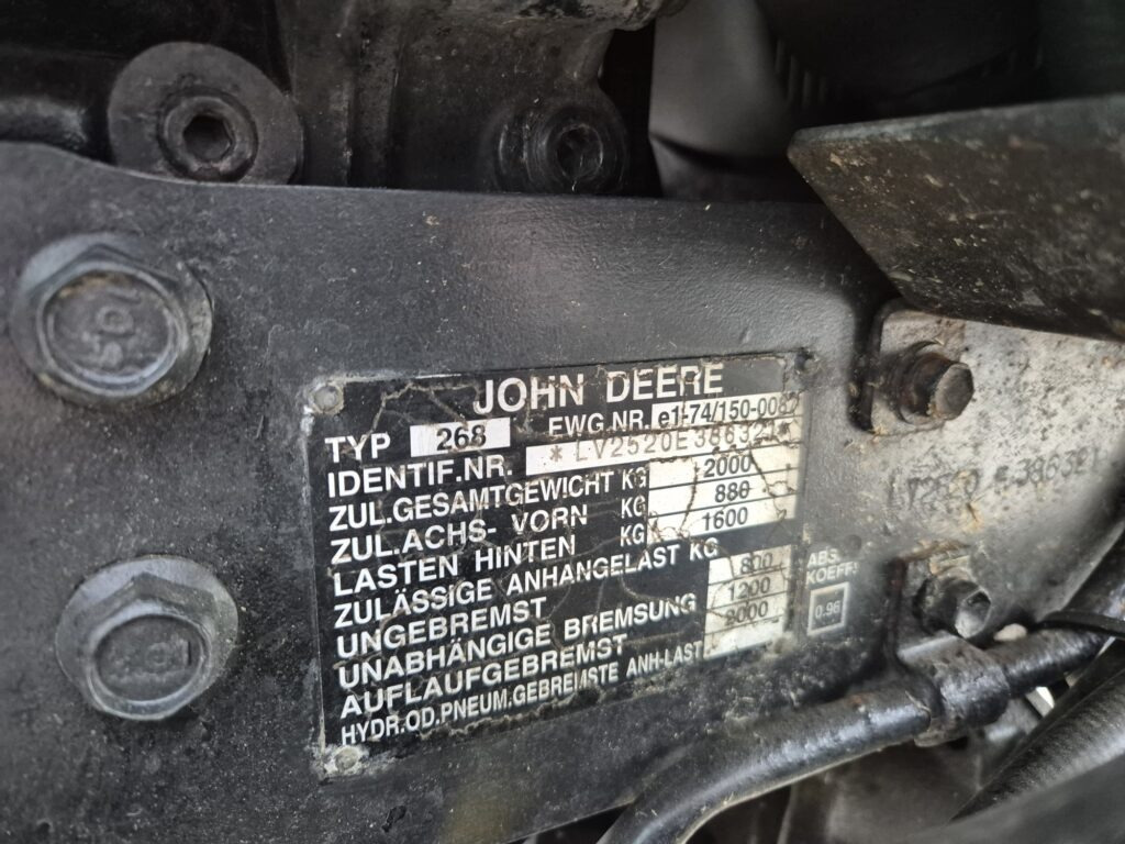 Trattore piccolo JOHN DEERE 2520