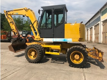 Escavatore gommato Benmac 3.08