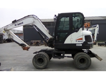 Escavatore gommato Bobcat E55W