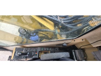 Escavatore gommato CATERPILLAR M318
