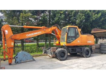 Escavatore gommato DAEWOO 200
