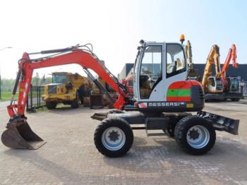 Escavatore gommato DIV. M60W