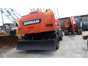 Escavatore gommato DOOSAN DH150W
