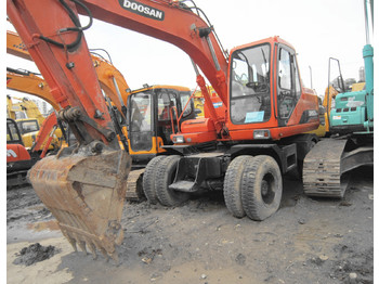 Escavatore gommato DOOSAN DH150W-7