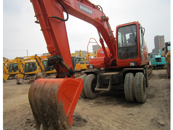 Escavatore gommato DOOSAN DH150W-7