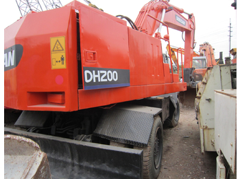 Escavatore gommato DOOSAN DH200W
