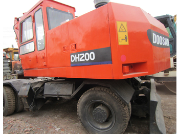 Escavatore gommato DOOSNA DH200