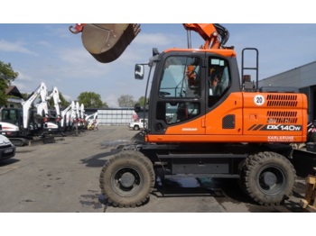Escavatore gommato Doosan DX140W-3
