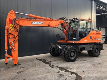 Escavatore gommato Doosan DX160W