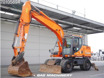 Escavatore gommato Doosan DX170W Outriggers / Blade
