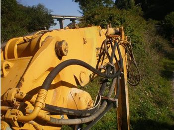 Escavatore gommato LIEBHERR A900LI