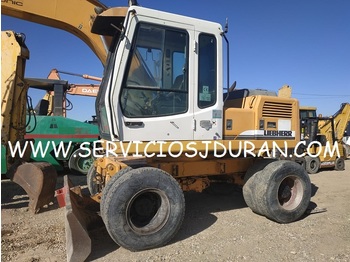 Escavatore gommato LIEBHERR A900 Litronic