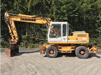 Escavatore gommato Liebherr A 902 Litronic