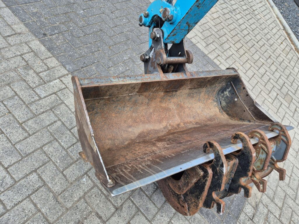 Miniescavatore AIRMANN AX33U mididigger