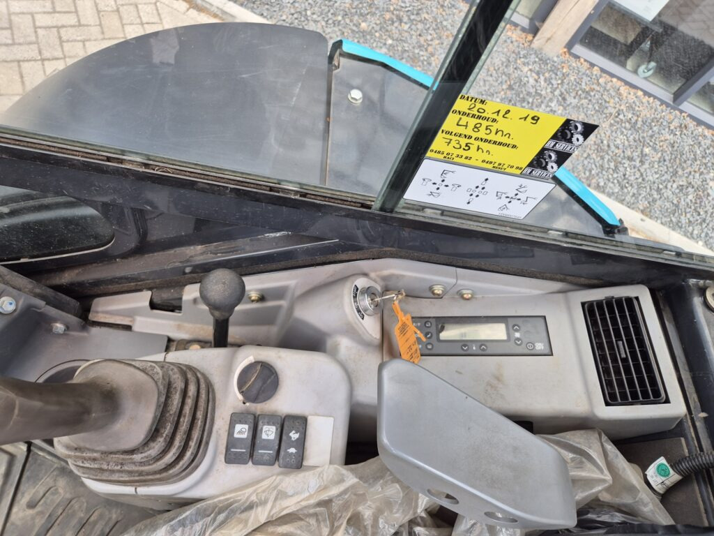 Miniescavatore AIRMANN AX33U mididigger