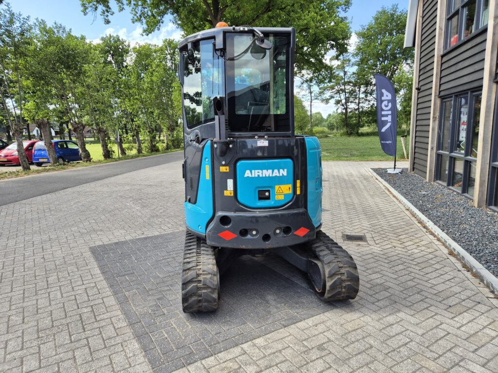Miniescavatore AIRMANN AX33U mididigger