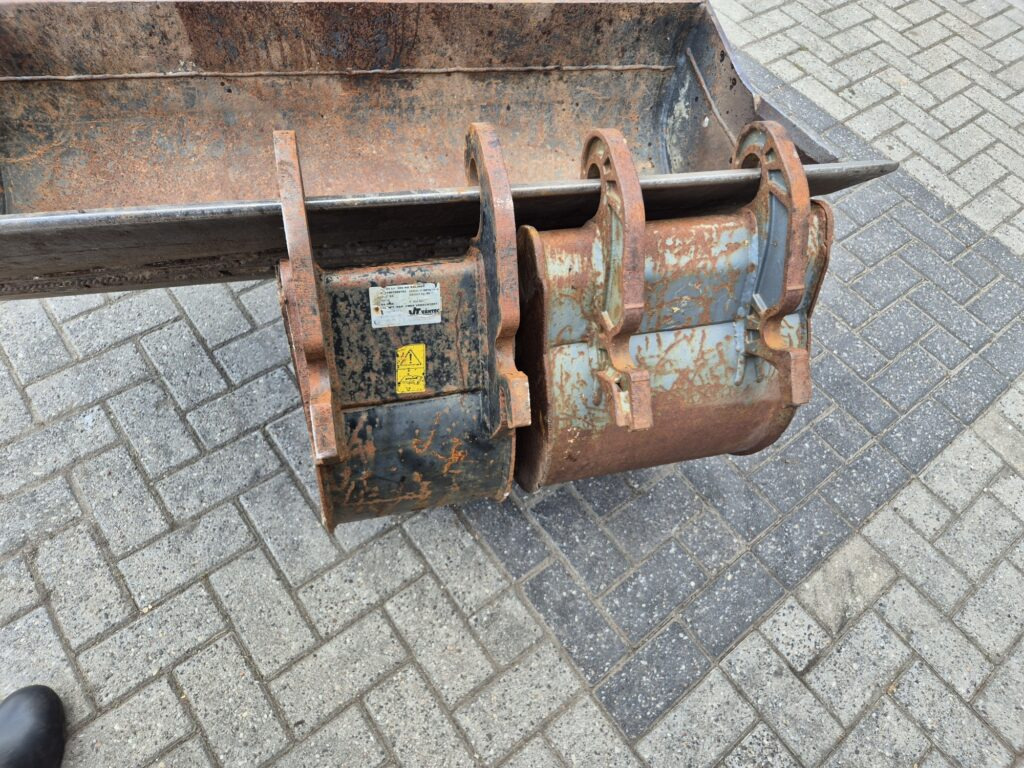 Miniescavatore AIRMANN AX33U mididigger