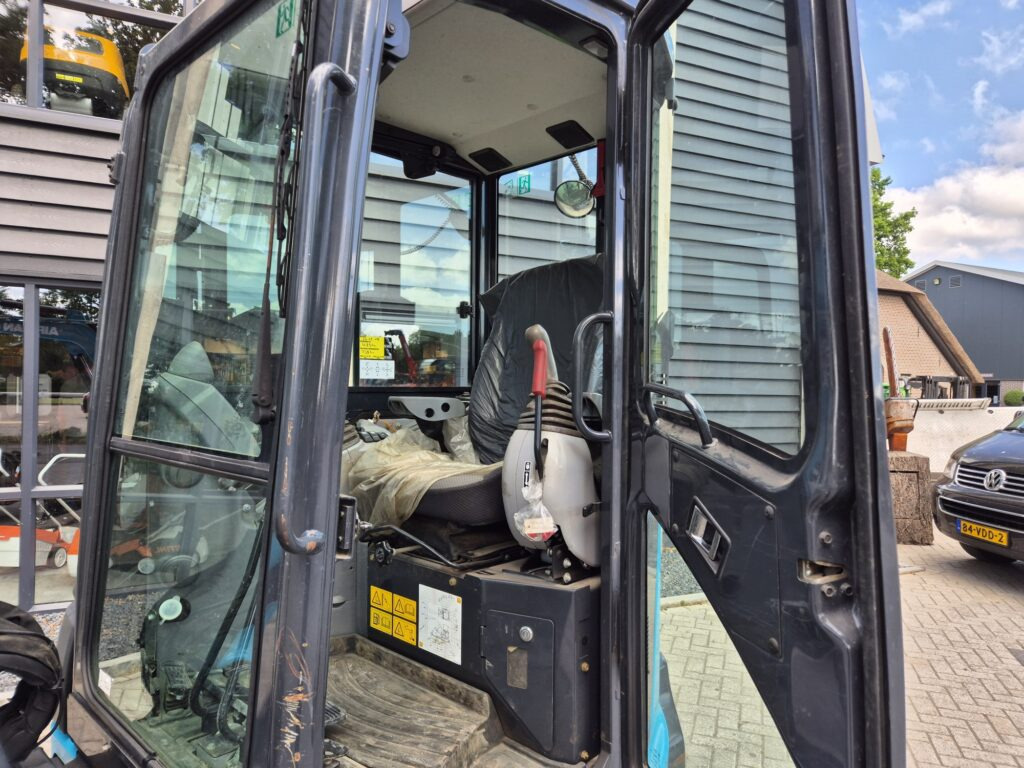 Miniescavatore AIRMANN AX33U mididigger