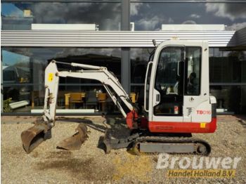 Miniescavatore TAKEUCHI TB016