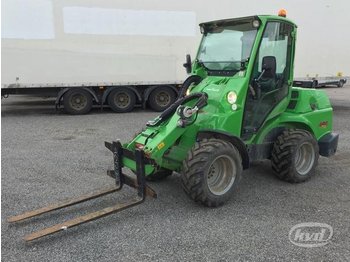 Avant 750 Compact Loader with cab and the telescopic boom - Pala gommata