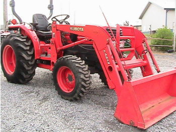 Kubota L3430 Tractor - Pala gommata
