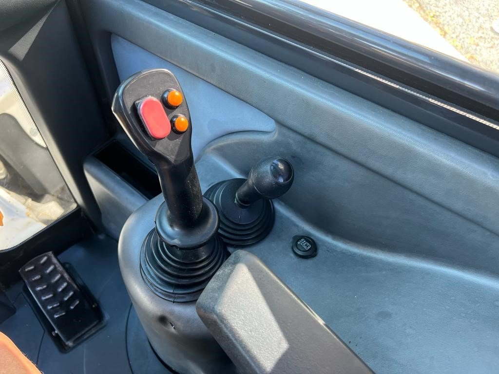 Pala gommata Used YANMAR 1201 loader