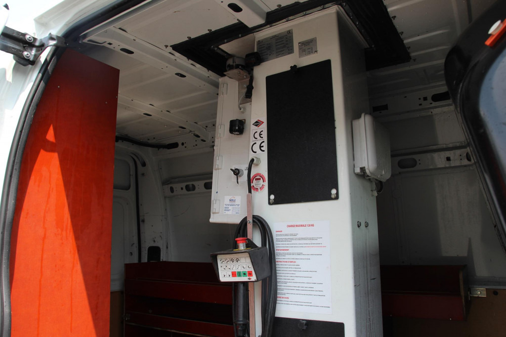 Piattaforma autocarrata Renault Master  Versalift ETL32 11m Klima nur 313h HU-UVV