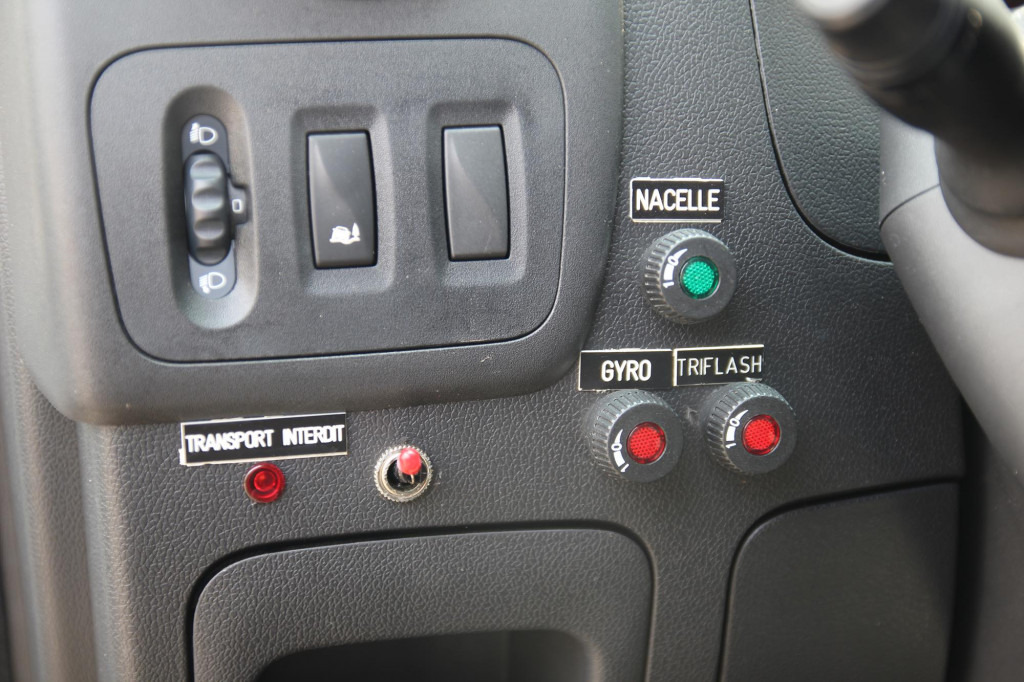 Piattaforma autocarrata Renault Master  Versalift ETL32 11m Klima nur 313h HU-UVV