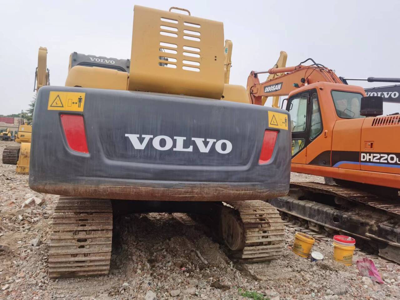 Escavatore cingolato VOLVO EC210B: foto 3