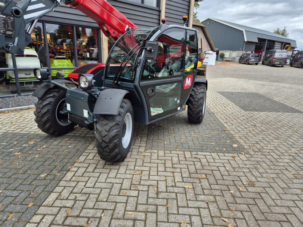 Sollevatore telescopico MAGNI TH 3.6